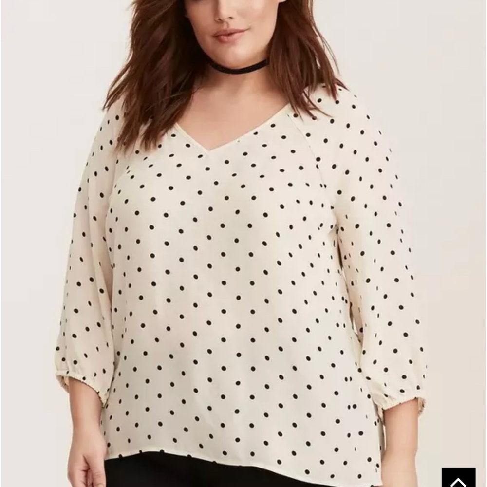 Torrid Ivory Polka Dot Georgette Blouse size 4 gently used condition